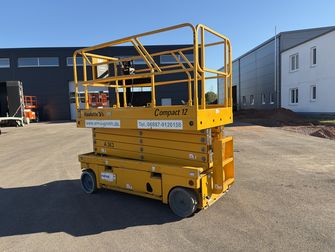 A363 Haulotte Compact 12 Scherenbühne im Gebrauchtmaschinen-Markt von PartnerLIFT kaufen