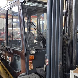 OM Elektro Vierrad Gabelstapler XE50 - PartnerLIFT