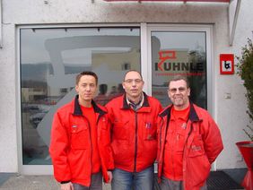 Harald Kuhnle (Mitte) mit seinen Mitarbeitern H. Din (li.) und Herrn Bartesch (re.)