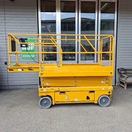 Haulotte Compact 10 Elektro Scherenarbeitsbühne im Gebrauchtmaschinen-Markt von PartnerLIFT kaufen