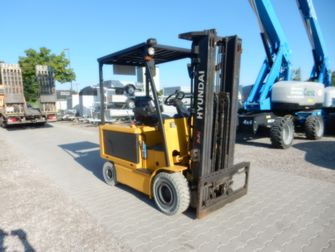 Elektrostapler Hyundai 3,0to defekt im Gebrauchtmaschinen-Markt von PartnerLIFT kaufen
