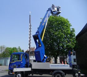 Der Maibaum steht.